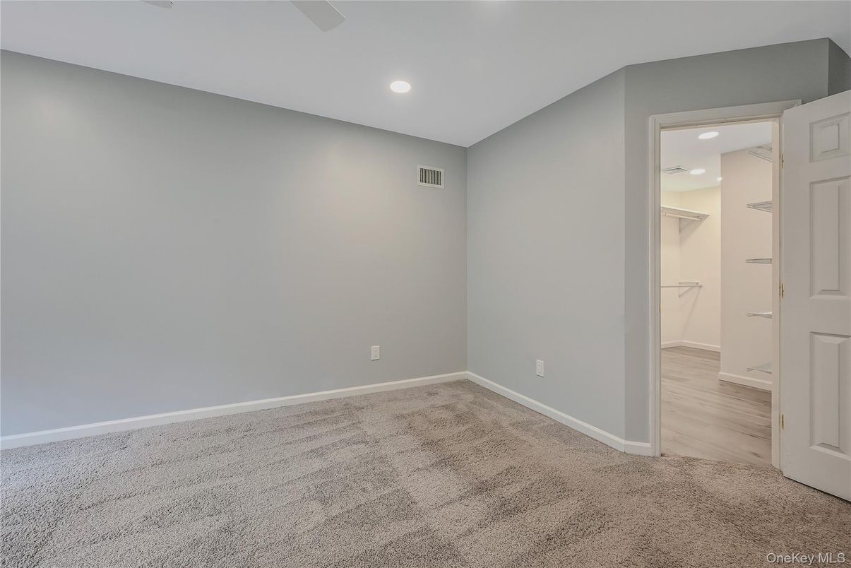 Empty room, Interior, Recessed Lighting