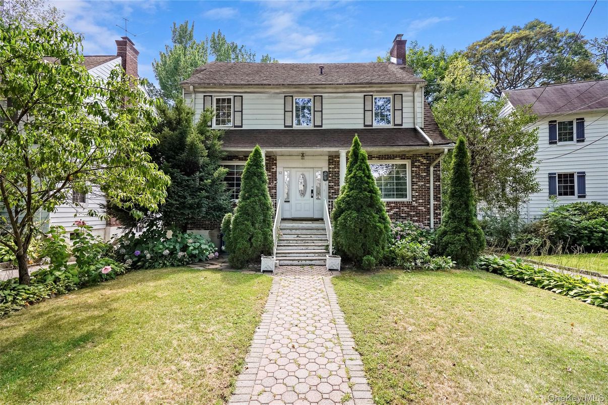 Exterior, Facade, Brick Facade, Georgian