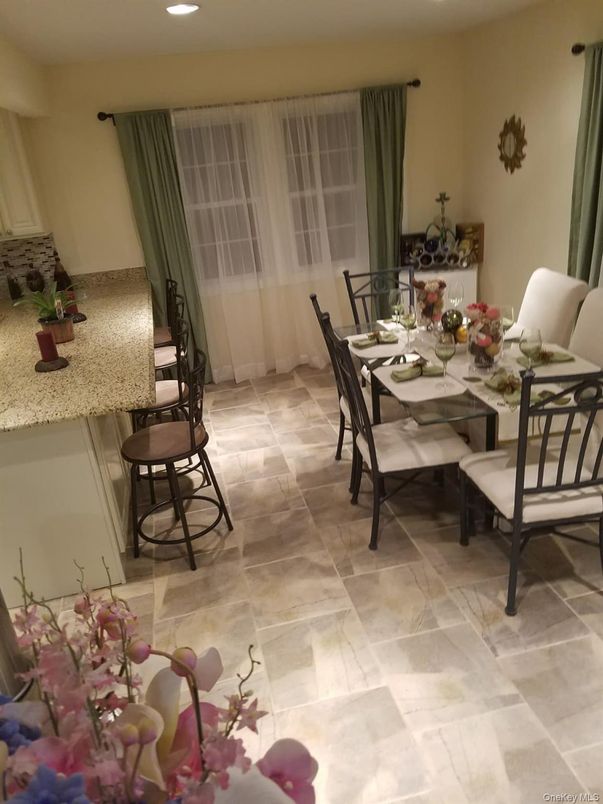 Dining room, Interior, Recessed Lighting