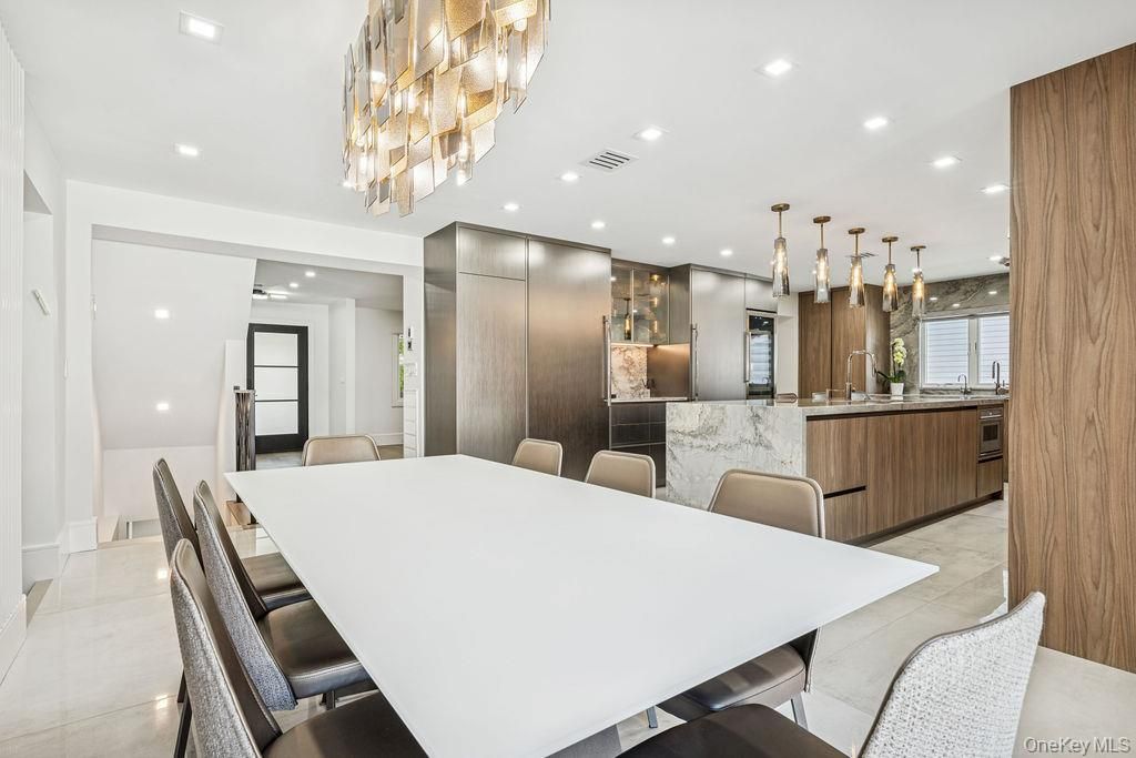 Dining room, Interior, Kitchen, Pendant Lights, Recessed Lighting, Stainless Steel Appliances
