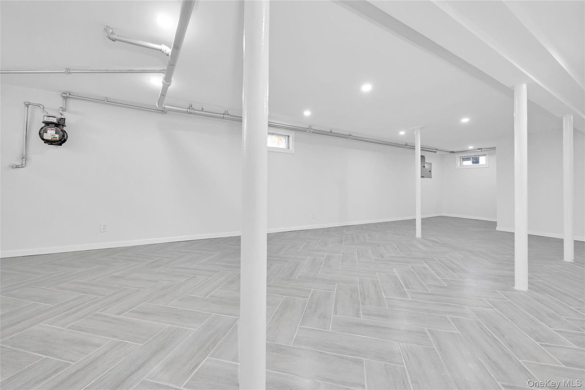 Interior, Recessed Lighting, Walk-in Closets, Wood Texture Flooring
