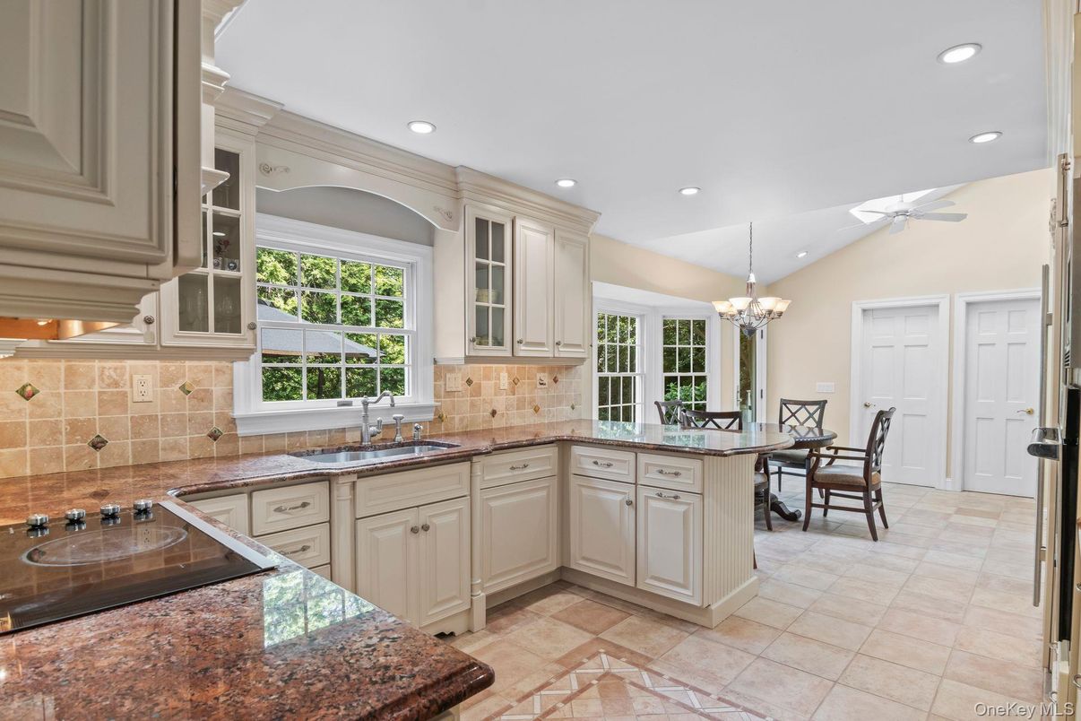 Chandelier, Dining room, Interior, Kitchen, Recessed Lighting