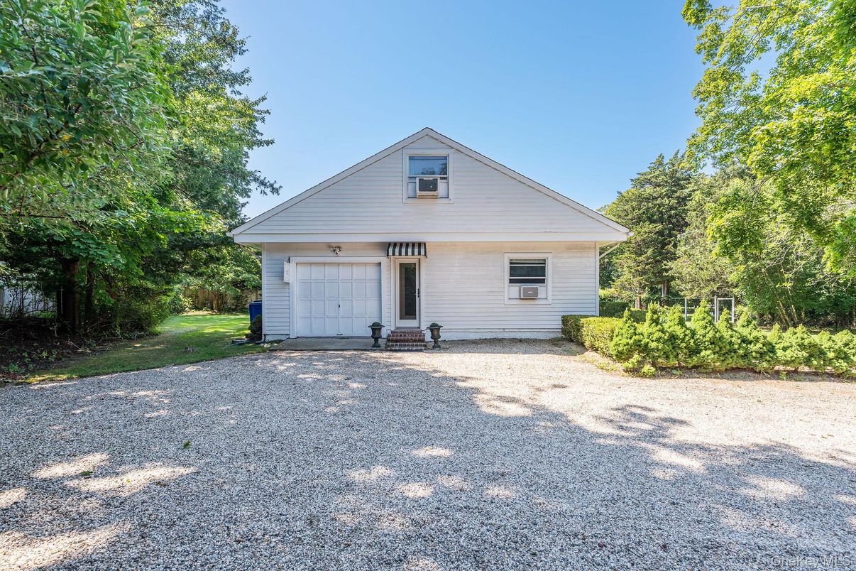 Attached, Exterior, Facade, Farmhouse