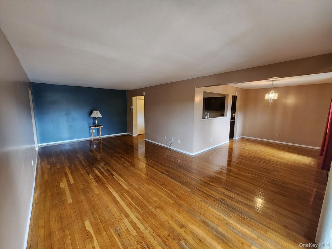 Empty room, Interior, Pendant Lights, Wood Texture Flooring