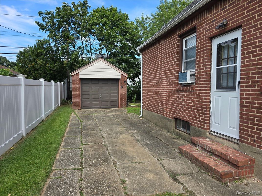 Detached Garage, Exterior