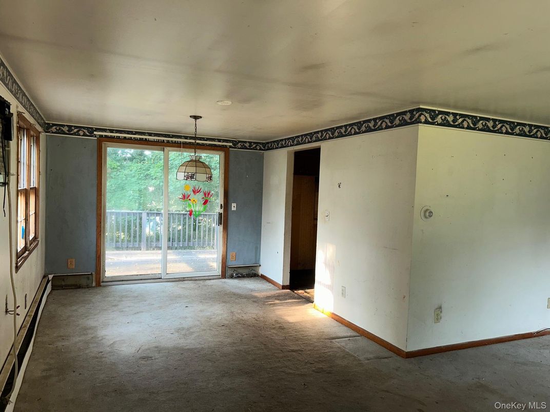 Empty room, Interior, Pendant Lights