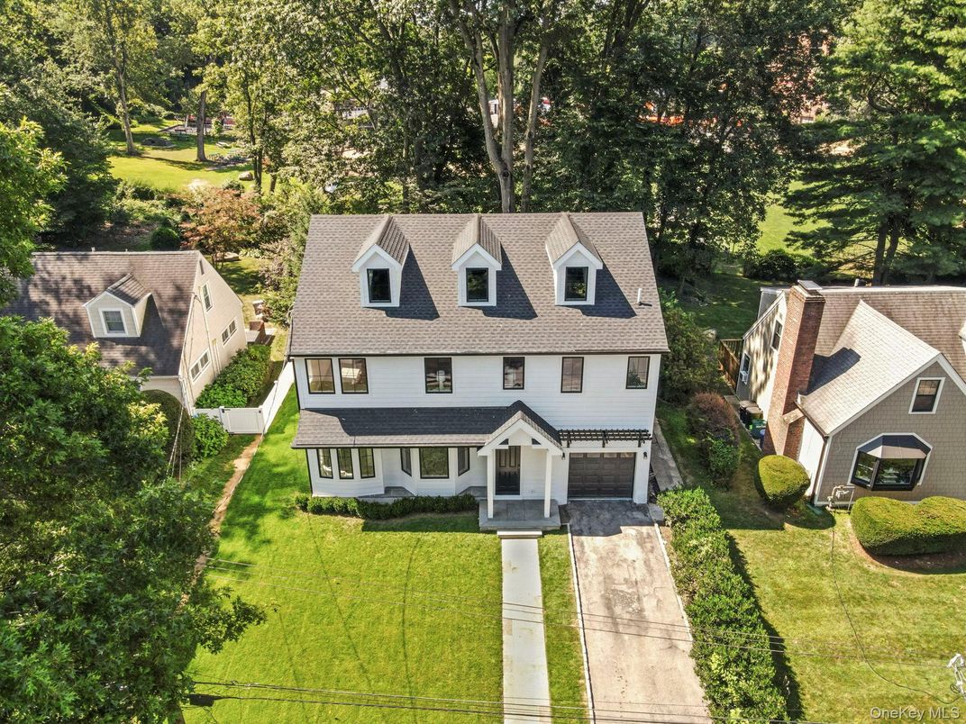 Attached, Exterior, Facade, Cape Cod