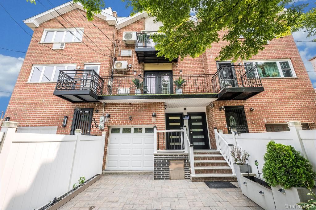 Attached, Exterior, Facade, Brick Facade, Rowhouse