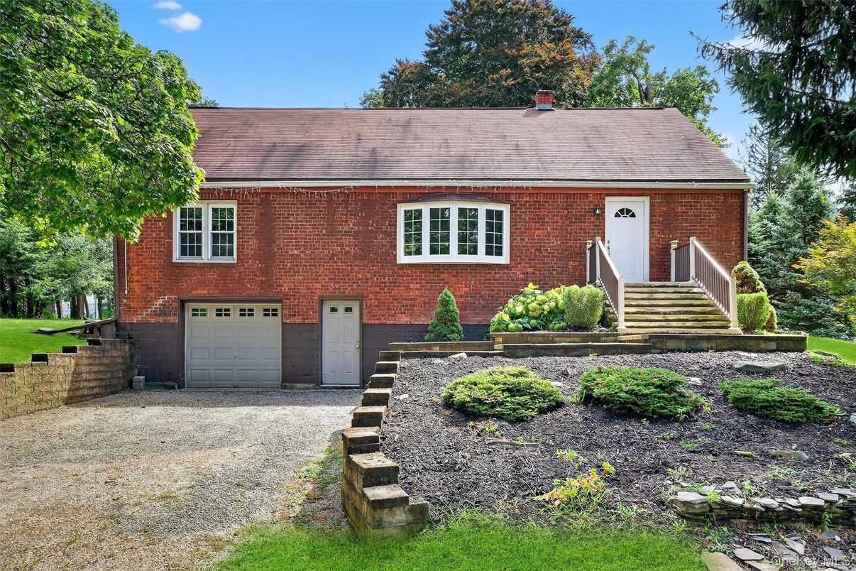 Attached, Exterior, Facade, Brick Facade, Cape Cod