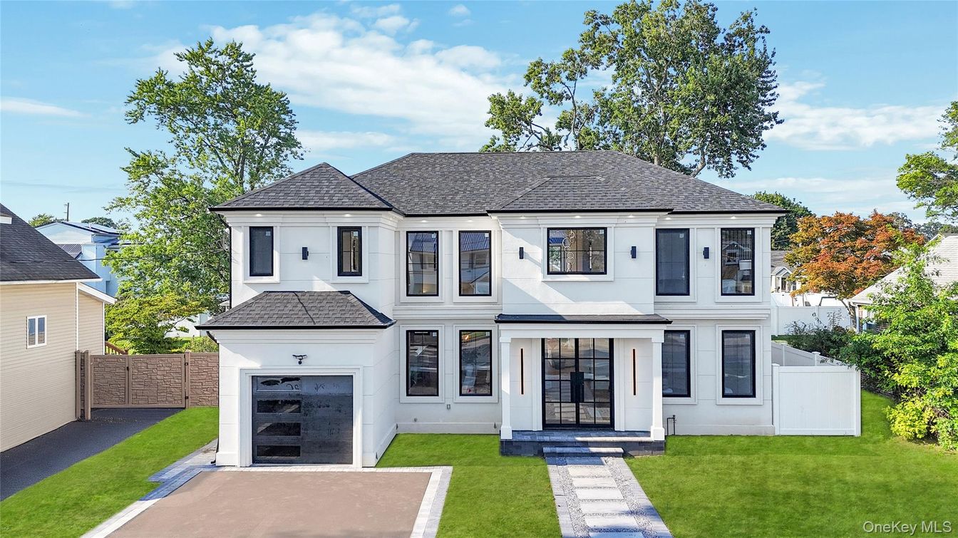Attached, Exterior, Facade, French Provincial