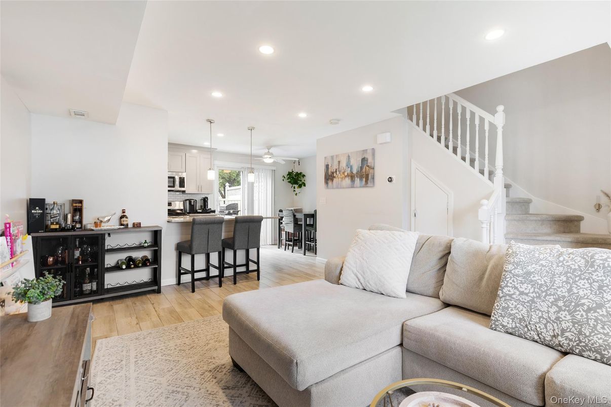 Interior, Kitchen, Living room, Pendant Lights, Recessed Lighting, Wood Texture Flooring