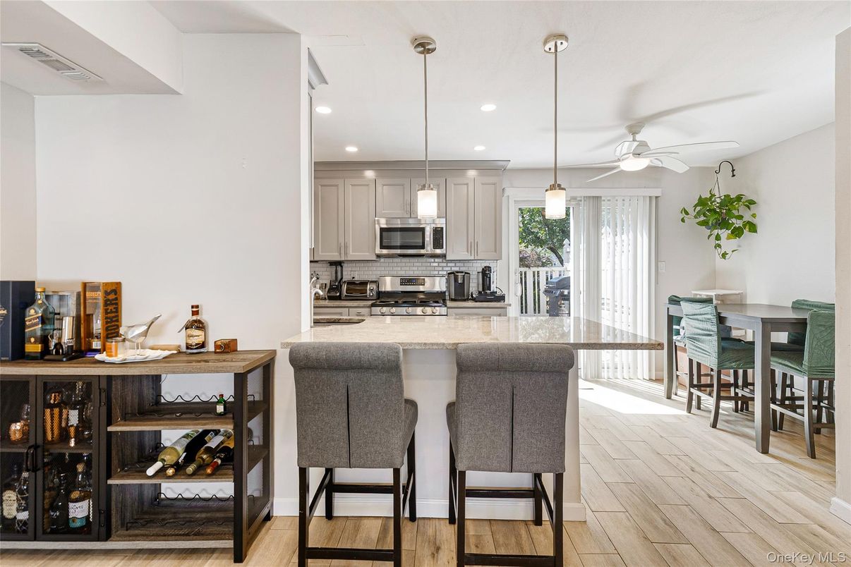 Dining room, Interior, Kitchen, Pendant Lights, Recessed Lighting, Stainless Steel Appliances, Wood Texture Flooring