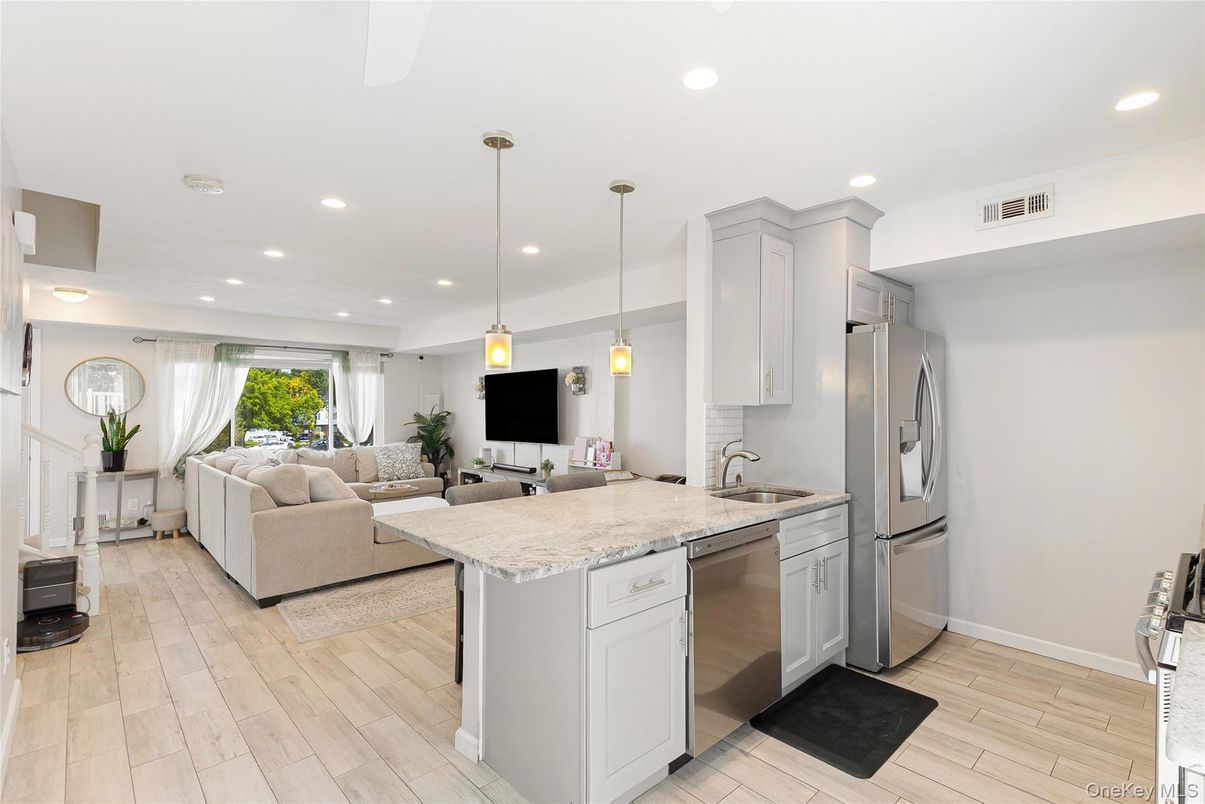 Interior, Kitchen, Living room, Pendant Lights, Recessed Lighting, Stainless Steel Appliances, Wood Texture Flooring