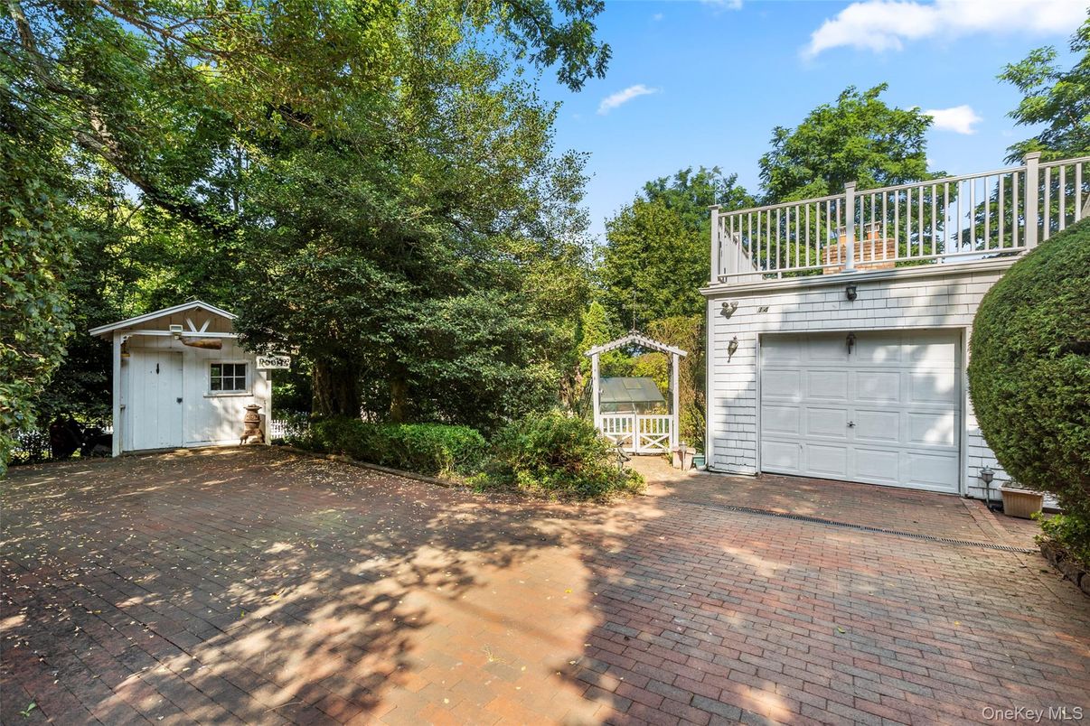 Detached Garage, Exterior