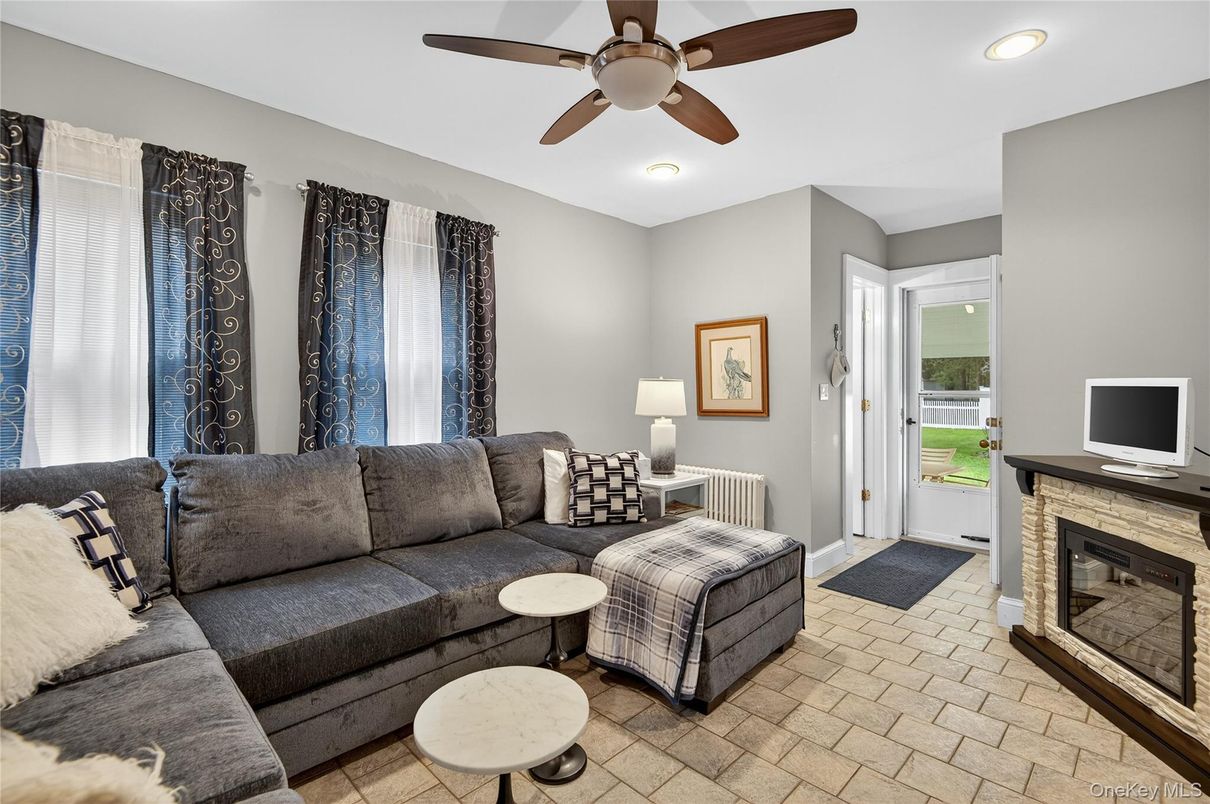 Fireplace, Interior, Living room, Recessed Lighting
