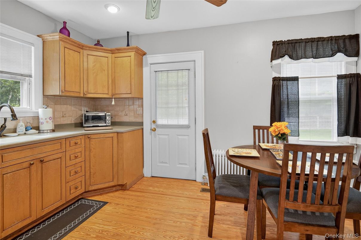 Dining room, Interior, Kitchen, Recessed Lighting, Wood Texture Flooring