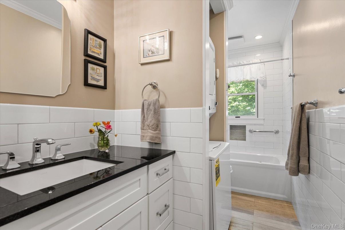 Bathroom, Interior, Recessed Lighting, Wood Texture Flooring