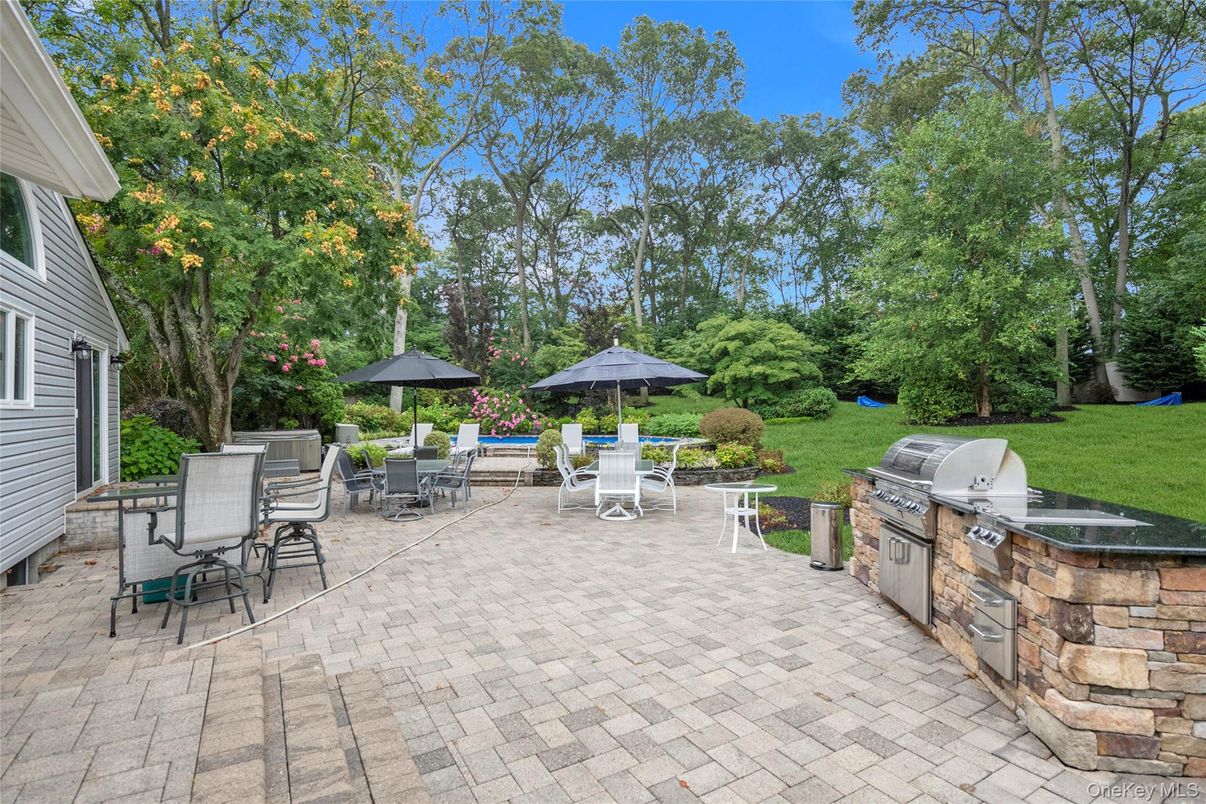 Exterior, Outdoor Kitchen