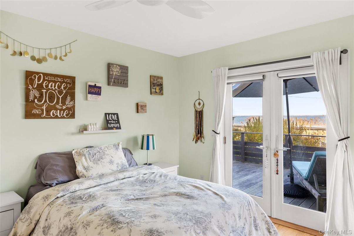 Bedroom, Interior, Water, Wood Texture Flooring
