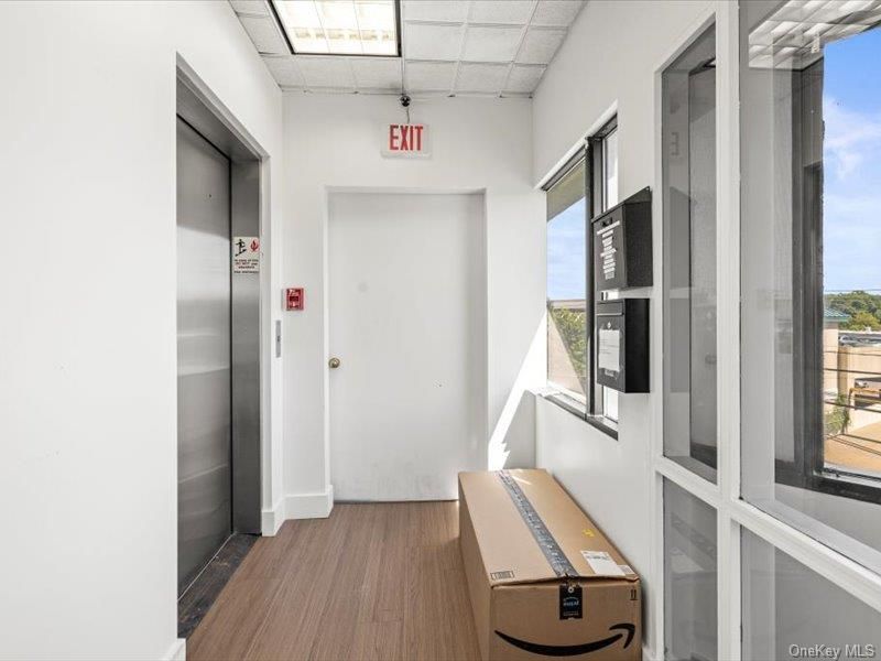 Elevator, Interior, Wood Texture Flooring