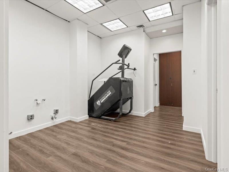 Fitness Equipment, Interior, Recessed Lighting, Wood Texture Flooring
