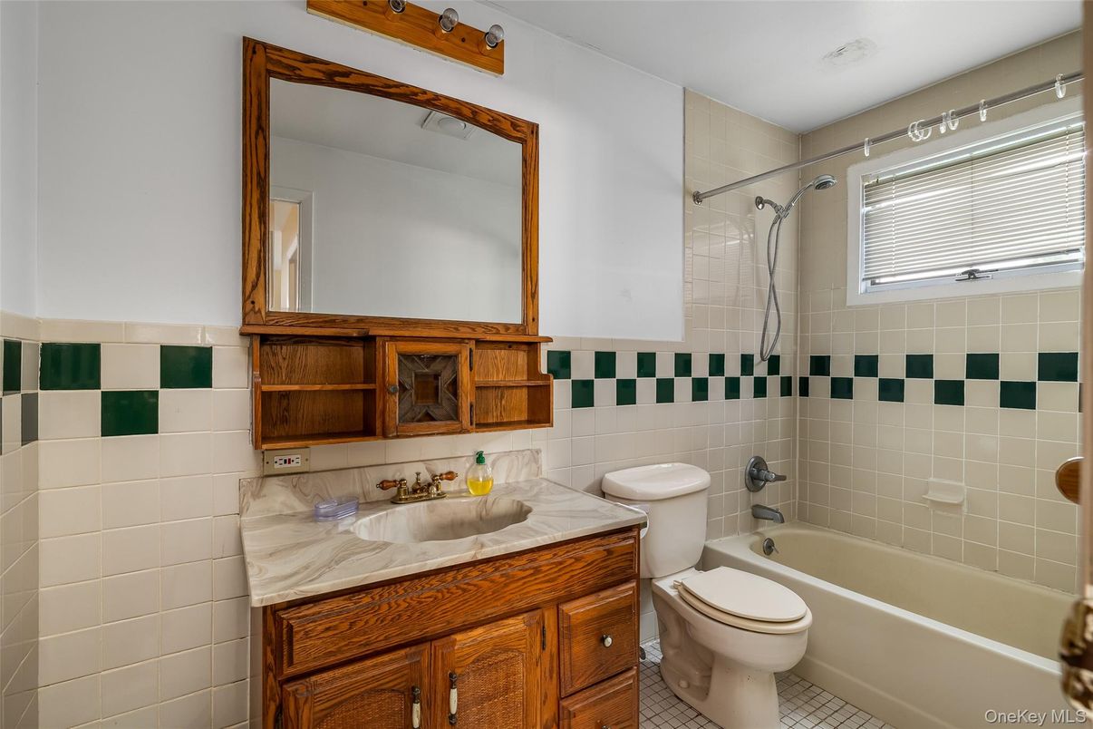 Bathroom, Interior, Tile Countertops