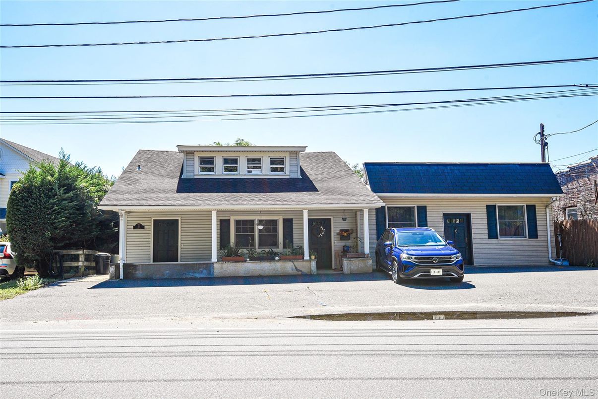 Exterior, Facade, Cape Cod
