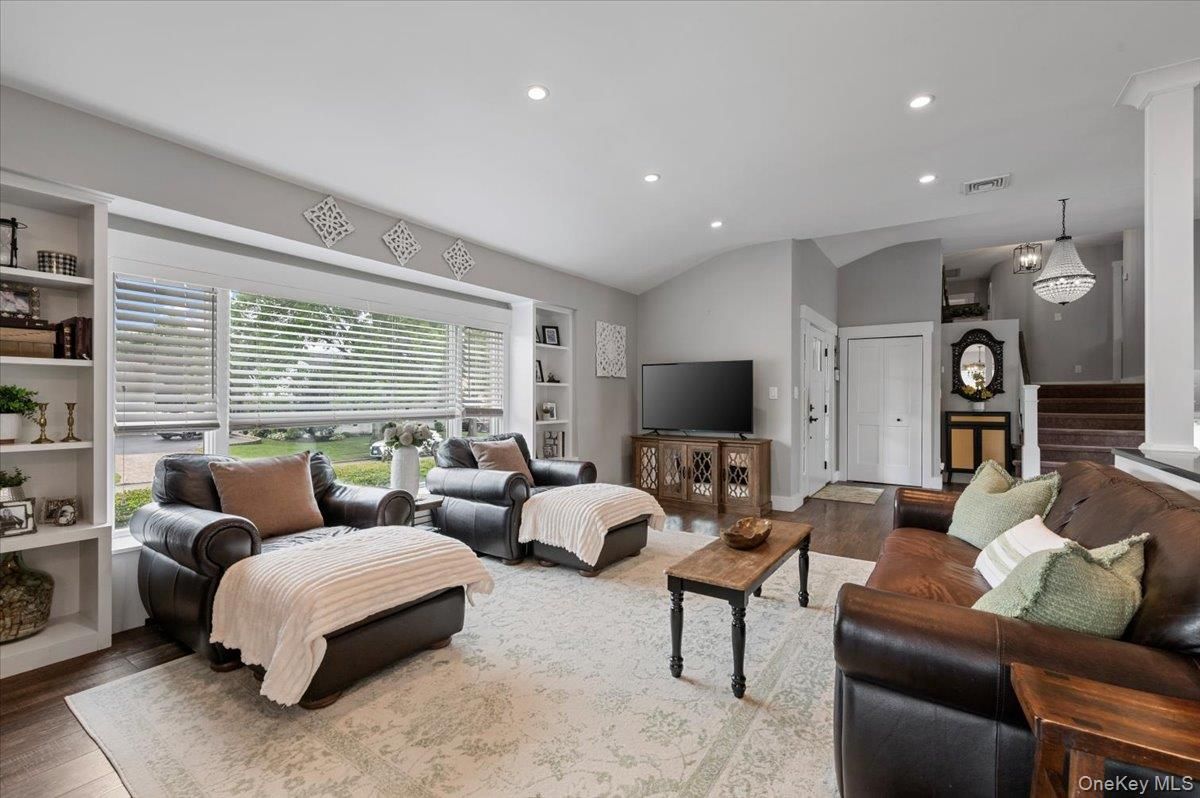 Interior, Living room, Pendant Lights, Recessed Lighting, Wood Texture Flooring
