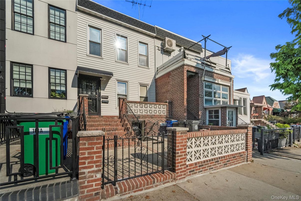 Exterior, Facade, Brick Facade, Rowhouse