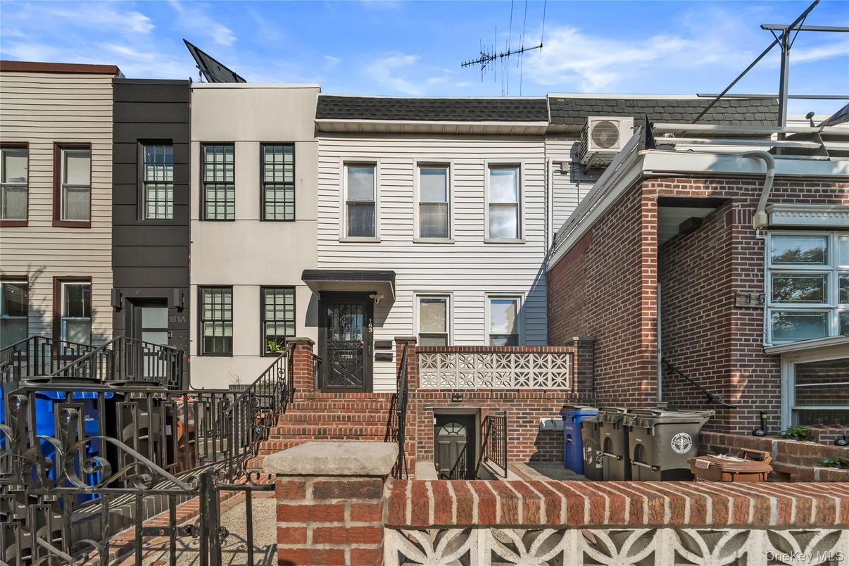Exterior, Facade, Brick Facade, Rowhouse