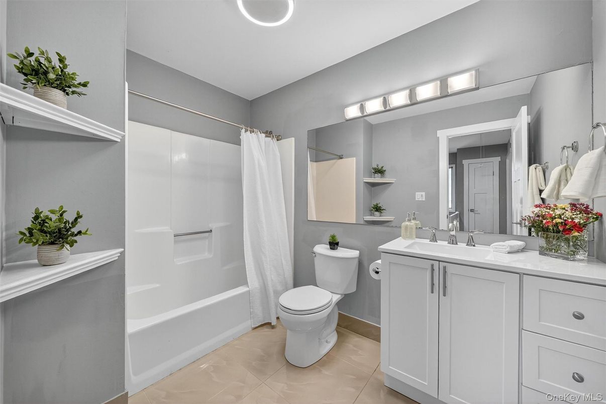 Bathroom, Interior, Recessed Lighting