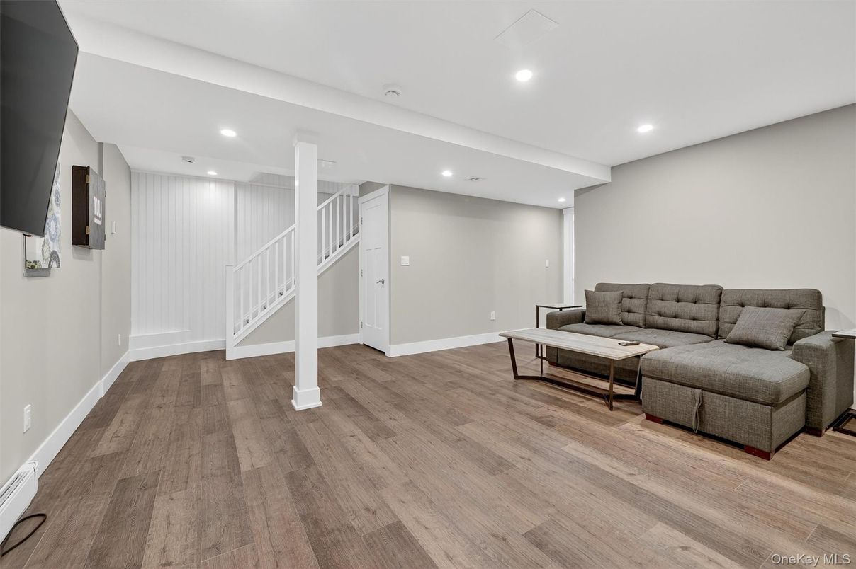 Interior, Living room, Recessed Lighting, Wood Texture Flooring