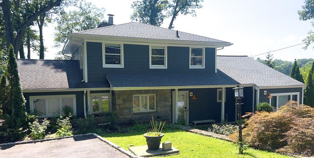 Exterior, Facade, American Foursquare