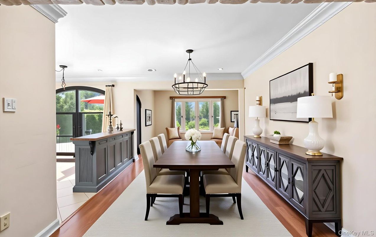 Chandelier, Dining room, Interior, Recessed Lighting, Wood Texture Flooring