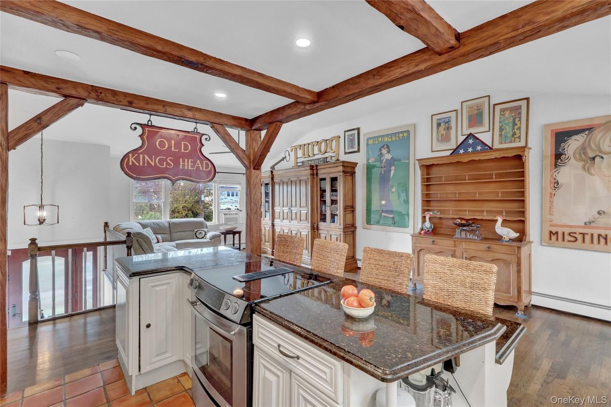 Dining room, Interior, Kitchen, Pendant Lights, Recessed Lighting, Wooden Beams, Wood Texture Flooring