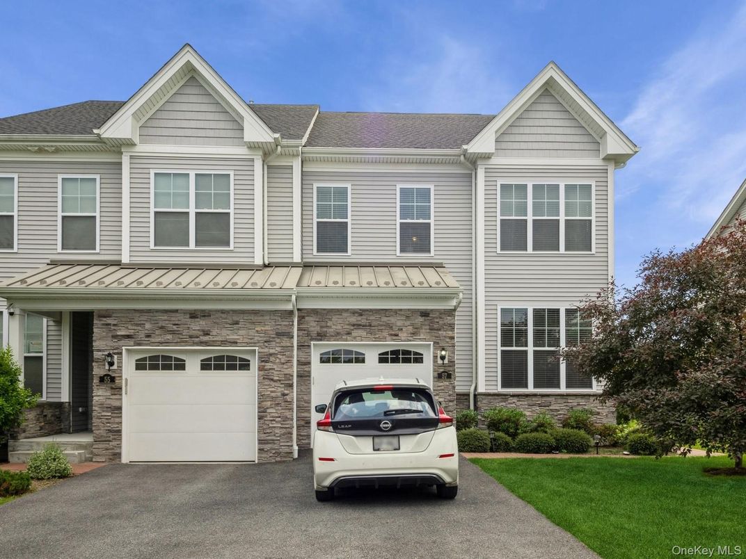 Attached, Exterior, Facade, Rowhouse