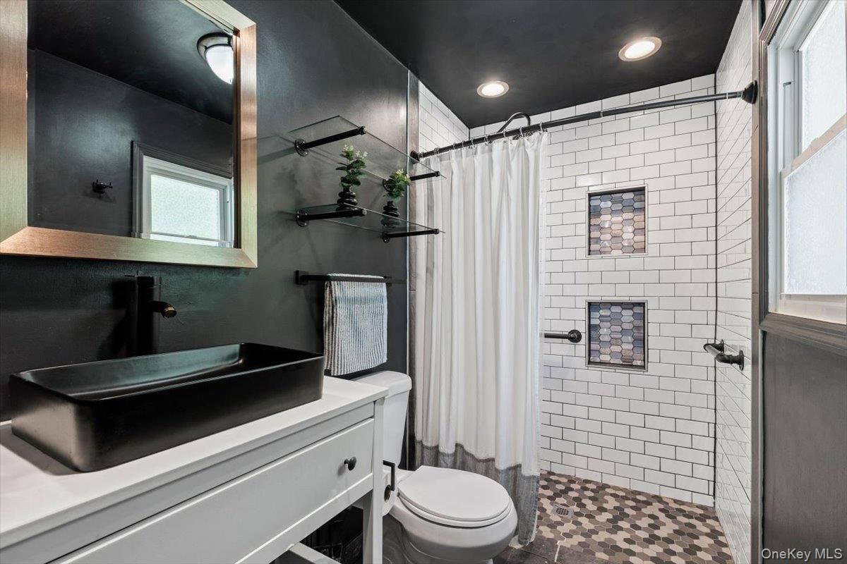Bathroom, Interior, Recessed Lighting
