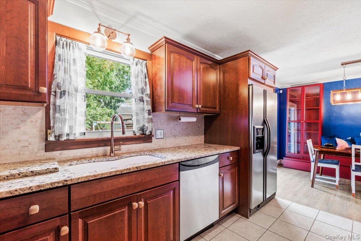 Dining room, Interior, Kitchen, Pendant Lights, Stainless Steel Appliances, Wood Texture Flooring