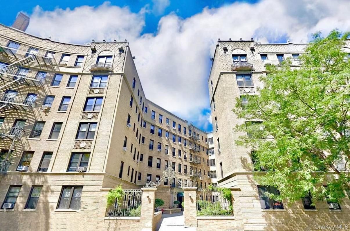 Exterior, Facade, Condo Building