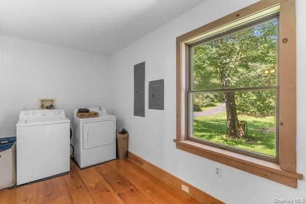 Interior, Washer, Wood Texture Flooring