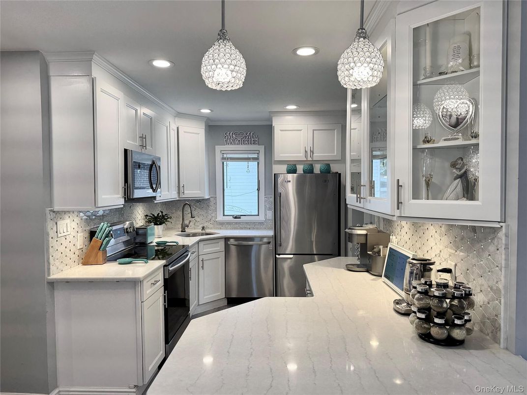 Interior, Kitchen, Pendant Lights, Recessed Lighting, Stainless Steel Appliances