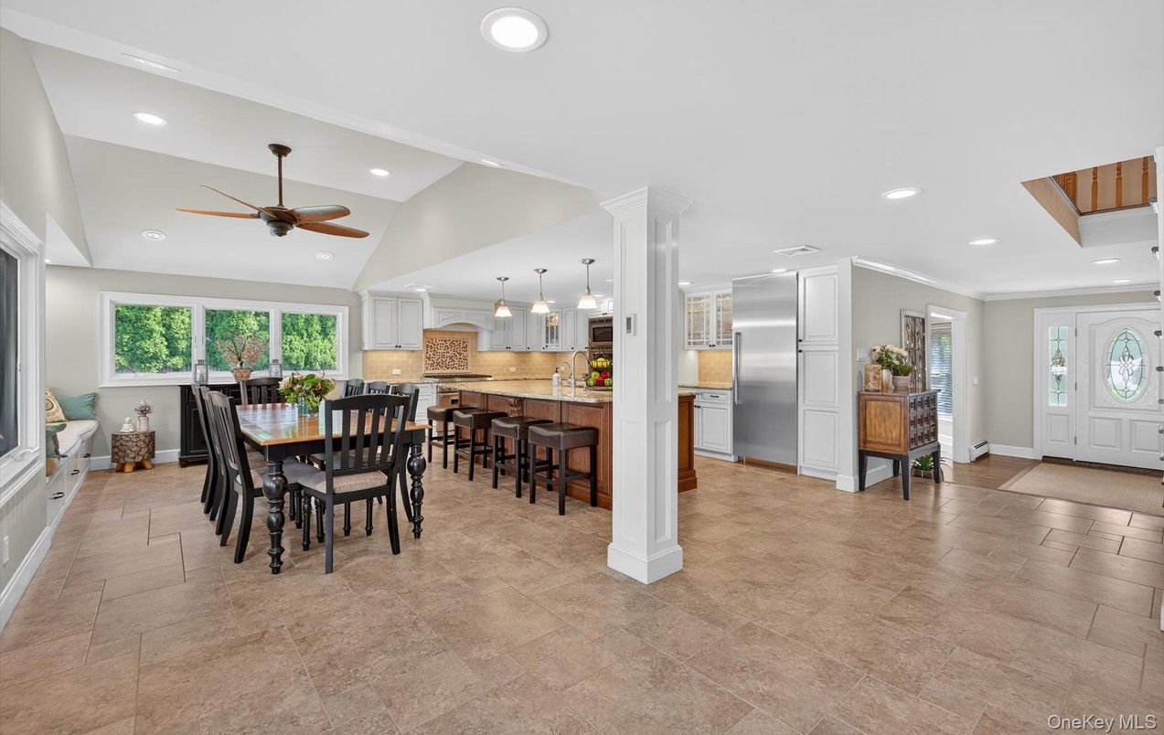 Dining room, Interior, Kitchen, Pendant Lights, Recessed Lighting, Stainless Steel Appliances