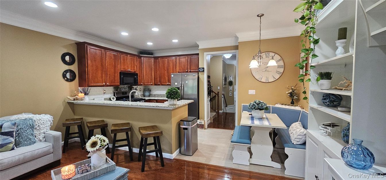 Dining room, Interior, Kitchen, Pendant Lights, Recessed Lighting, Wood Texture Flooring