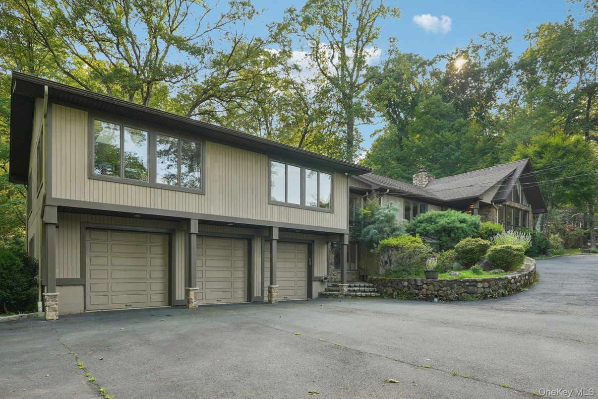 Attached, Exterior, Facade, Raised Ranch