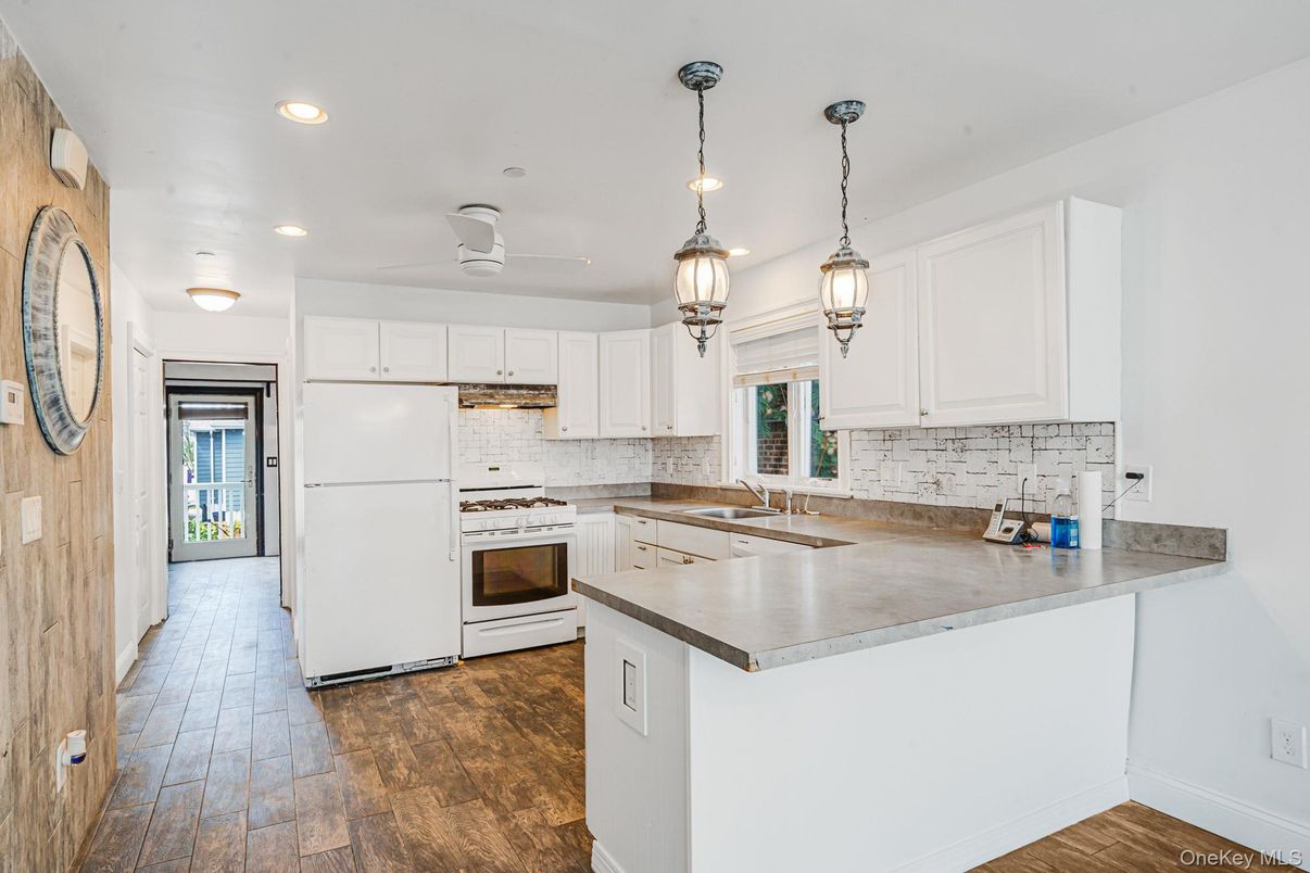 Interior, Kitchen, Pendant Lights, Recessed Lighting, Wood Texture Flooring