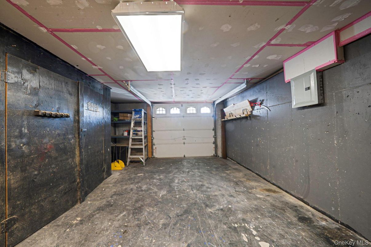 Empty room, Interior, Recessed Lighting, Wooden Walls