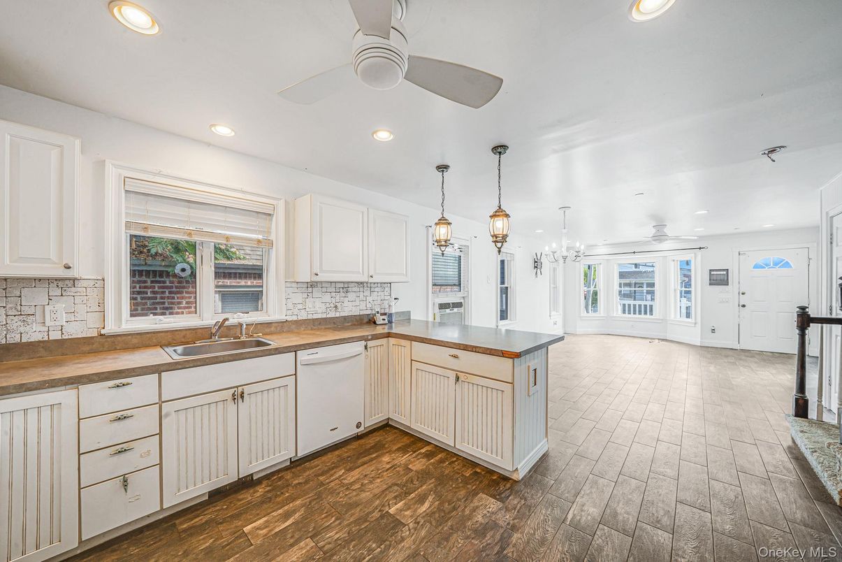 Interior, Kitchen, Pendant Lights, Recessed Lighting, Wood Texture Flooring
