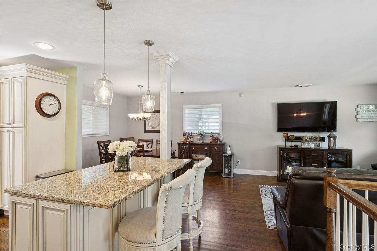Interior, Pendant Lights, Recessed Lighting, Wood Texture Flooring