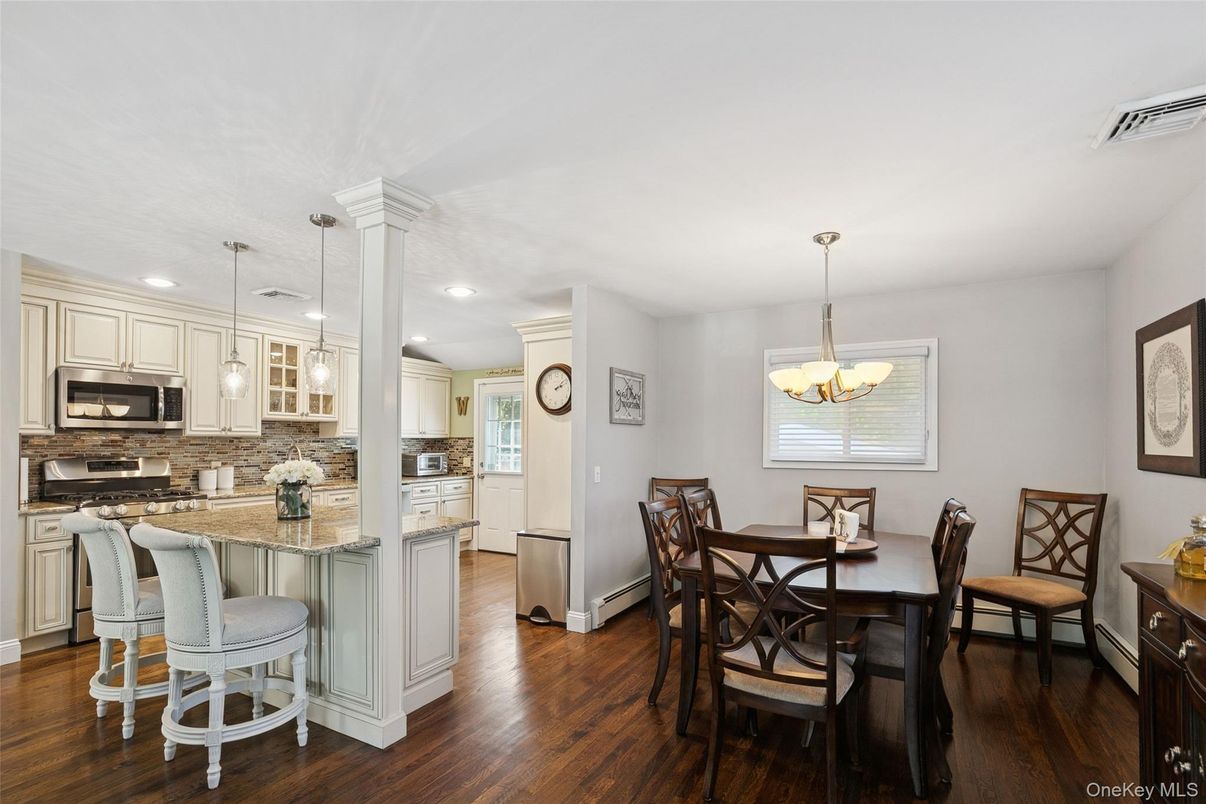 Chandelier, Dining room, Interior, Kitchen, Pendant Lights, Recessed Lighting, Wood Texture Flooring