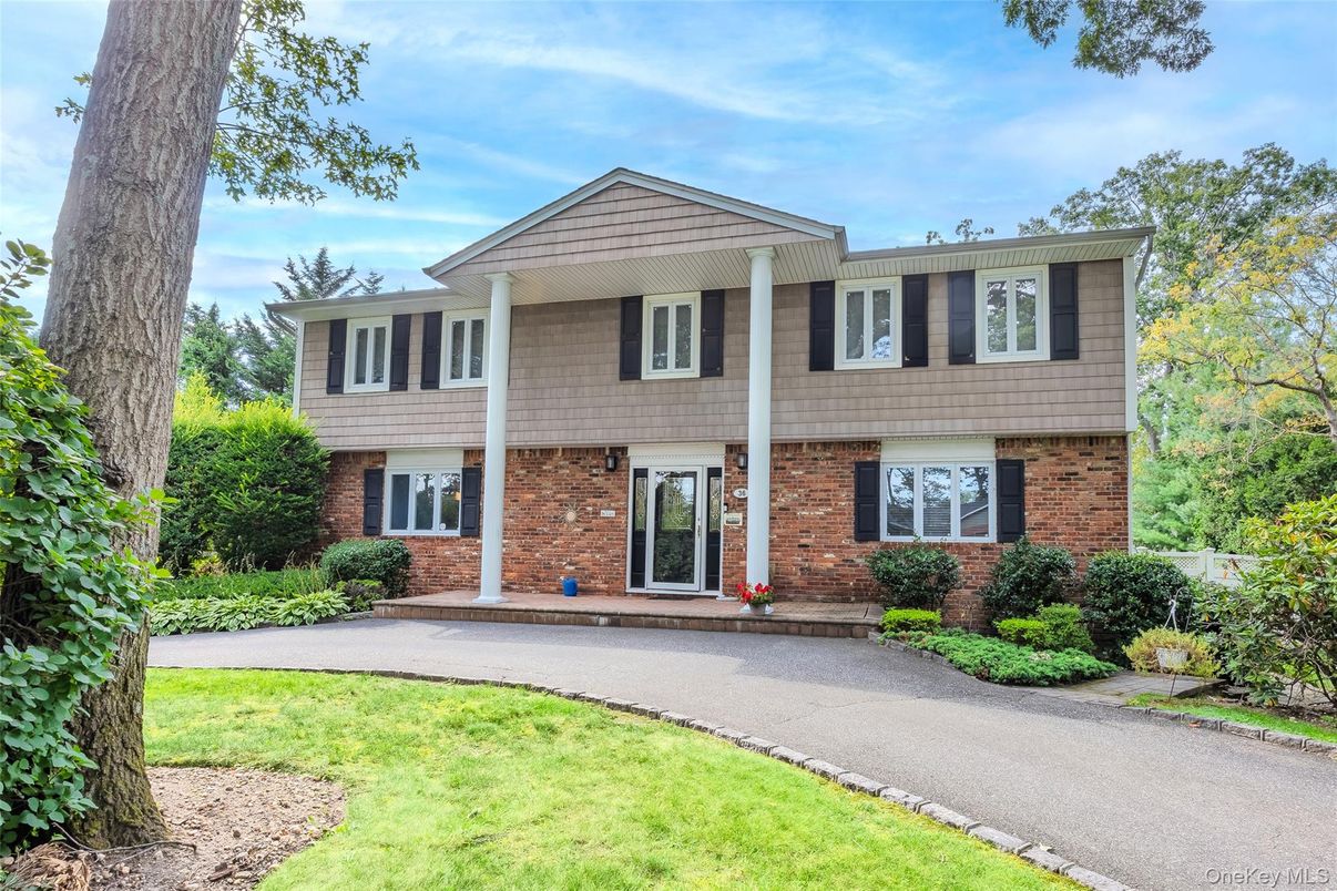 Exterior, Facade, Brick Facade, Raised Ranch